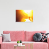 Kissende Couple in het zonlicht Canvas Afdruk (Insitu (Woonkamer))