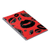 Kisses over alles (zwart en rood) notitieboek (Rechterzijde)