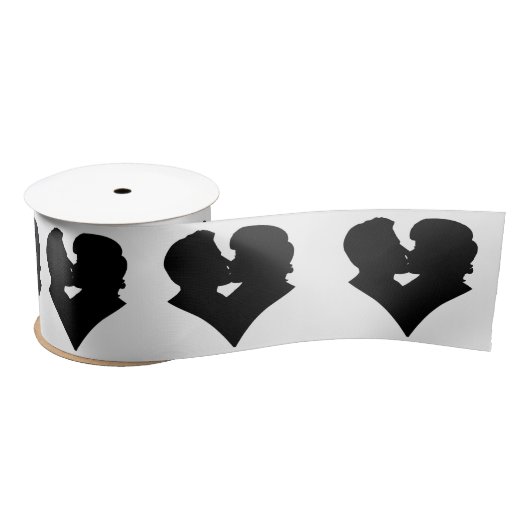 Kissing Couple Silhouette Valentine's Day Lint (Spoel)