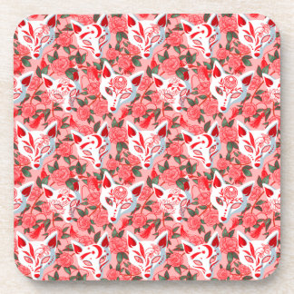 Kitsune-maskers en bloeiende camelia op roze achte bier onderzetter