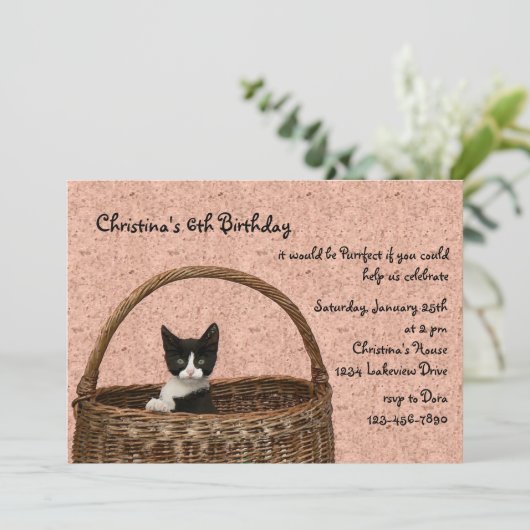 Kitten dans un panier Invitation (Debout devant)