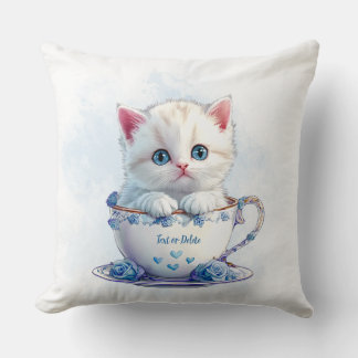 Kitten en Coupe Fleurs Bleues Jeter Oreiller