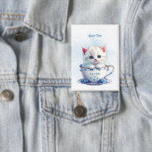 Kitten in Cup Blauwe Bloemen Button (Insitu)