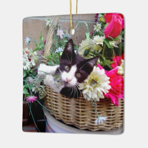 Kitten in een mand keramisch ornament