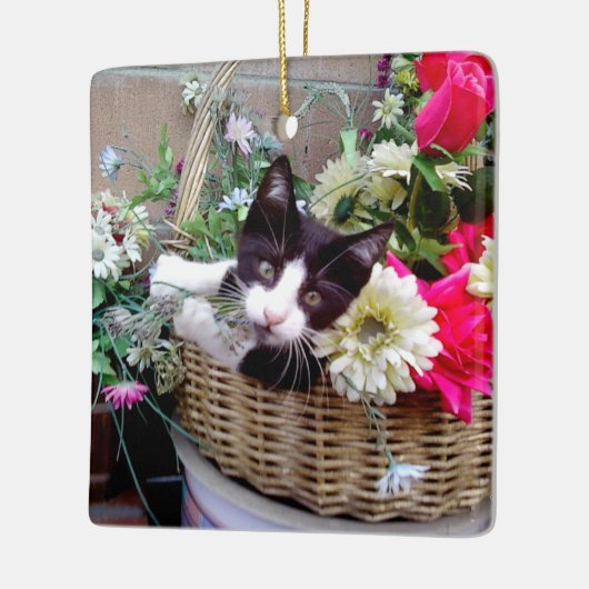 Kitten in een mandje keramisch ornament (Links)