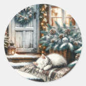 Kitten in slaap op feestelijke veranda Kerstmis Ronde Sticker (Voorkant)
