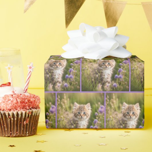 Kitten in Wildflower veld Cadeaupapier (Verjaardagsfeest)