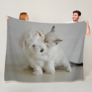 KITTEN KISSING PUPPY FLEECE DEKEN
