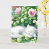 Kitten Napping Onder Rosebush Verjaardag Kaart (Gele Bloem)