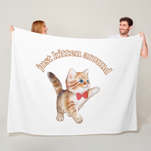 Kitten rond de deken (In situ)