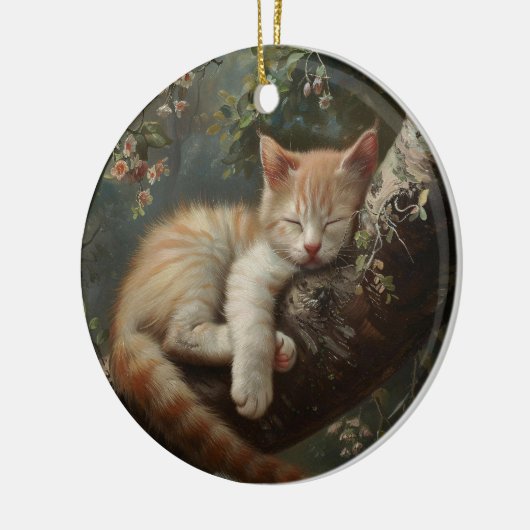 Kitten slapen in een boom keramisch ornament (Links)