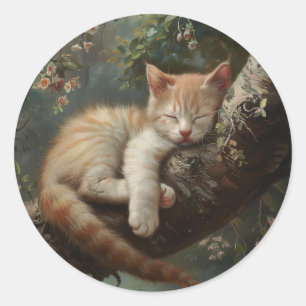 Kitten slapen in een boom ronde sticker