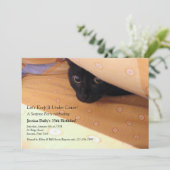Kitten sous couverture Surprise Party Invitation (Debout devant)