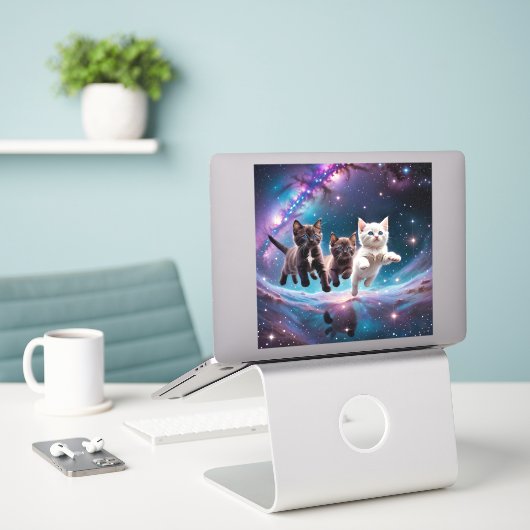 Kittens en ruimte sticker (Laptop op bureau)