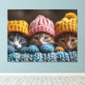 Kittens in wollige petten canvas afdruk (Insitu (Houten vloer))