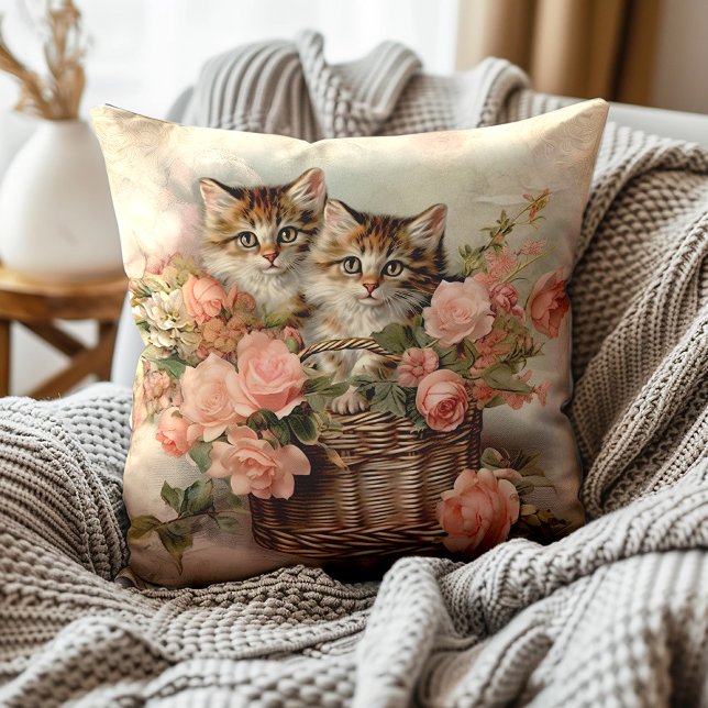 Kittens mand roze rozen  schilderij kussen (Vintage kittens, basket, pink roses decorator pillow)
