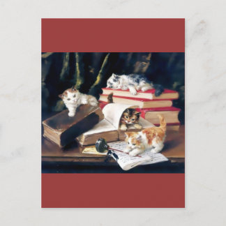 Kittens spelen op een bureau briefkaart