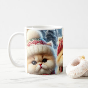Kitty katten in feestelijke kerstdecor en sneeuw koffiemok