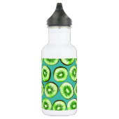 Kiwi snijdsels op turquoise waterfles  (Rechts)