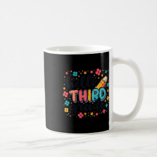 Klaar voor kleding voor terug naar school in de 3e koffiemok