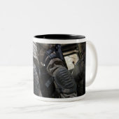 Klanten leren hun konvooprocedures tweekleurige koffiemok (Voorkant rechts)