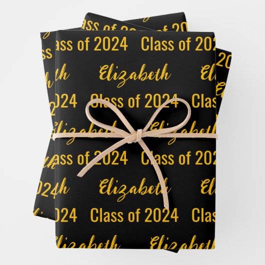 Klasse van 2024 Black and Gold Graduate's Name Inpakpapier Vel (In situ)