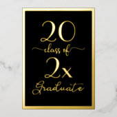 Klasse van 2025 Afstuderen Chic Black Gold Script Folie Uitnodiging (Voorkant)