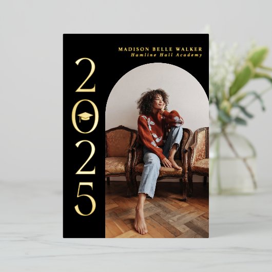 Klasse van 2025 Black Arch Lijst Afstuderen Folie Uitnodiging (Staand Voorkant)