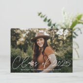 Klasse van de 2023 White Script Photo Graduation P Kaart (Staand voorkant)