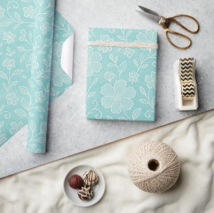 Klassiek blad bloemmotief op aquablauw cadeaupapier