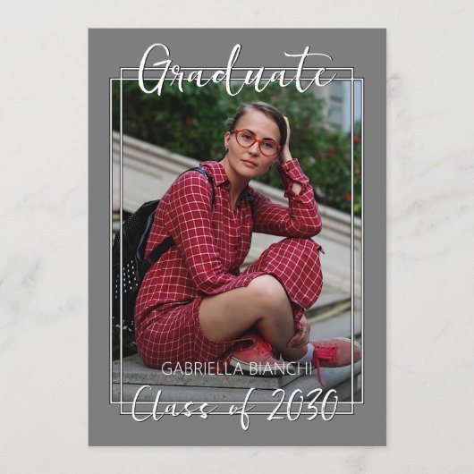 Klassiek grijs witte minimalistische afstuderen aankondiging (Voorkant)