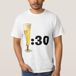 Klassiek hoog glas koude bier, alcoholische drank t-shirt
