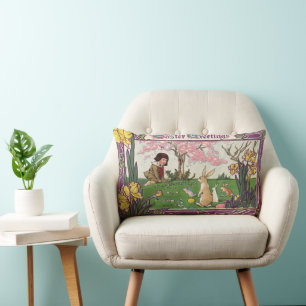 Klassiek kind op een paaseierenjacht met dieren kussen