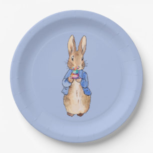 Klassiek konijn in het blauw met een verjaardagsta papieren bordje