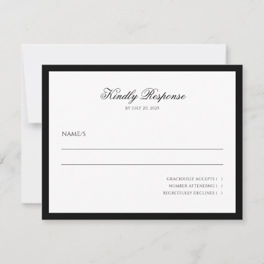 Klassiek minimalistisch script zwart-wit bruiloft RSVP kaartje (Voorkant)