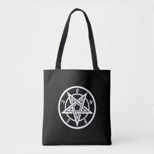 Klassiek pentagramsymbool draagtas