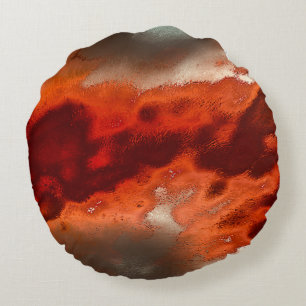 Klassiek tot gekleurd in tinten van intens rood &  rond kussen