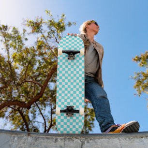 Klassiek visueel turkoois blauw dambordpatroon skateboard