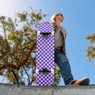 Klassiek visueel violette schaakbordpatroon skateboard