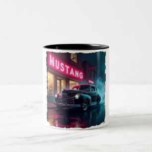 Klassieke auto uit de jaren 40 onder neonlicht tweekleurige koffiemok