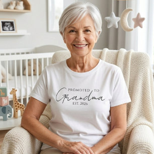 Klassieke 'Benoemd tot oma' EST Jaar Script T-shirt