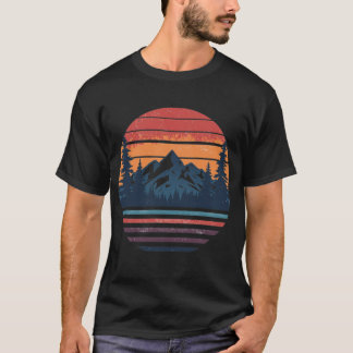 Klassieke bergzonsondergang Retro Outdoor Design T-shirt