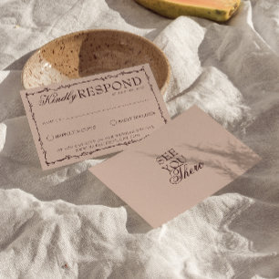 Klassieke bloemrijke bordeaux beige oude geld brui RSVP kaartje