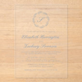Klassieke Dusty Blue Monogram Krans Script Wedding Acryl Uitnodigingen (Voorkant)