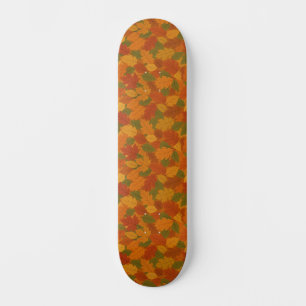 Klassieke herfstbladeren gemêleerd skateboard