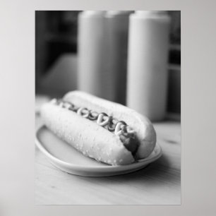 Klassieke hotdog met mosterd en ketchup poster