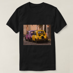 Klassieke italiaanse Fiat 500 auto's in Rome Itali T-shirt