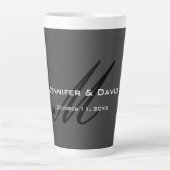 Klassieke Kalligrafie Monogram Bruiloftsgrijs Latte Mok (Voorkant)