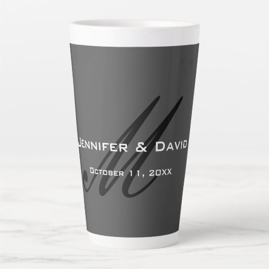 Klassieke Kalligrafie Monogram Bruiloftsgrijs Latte Mok (Voorkant)