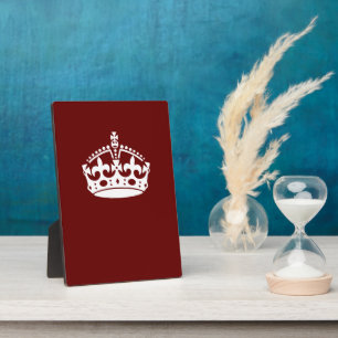 Klassieke Keep Calm Crown op Bourgogne Red Fotoplaat
